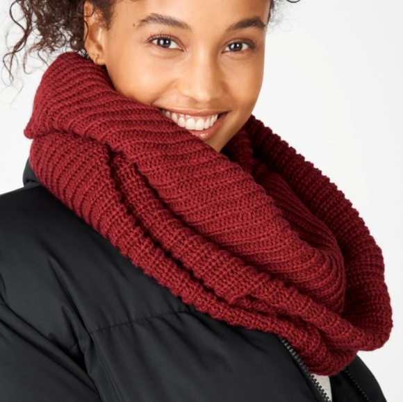 Forever 21 Chunky Knit Infinity Scarf - Picture 1 of 2